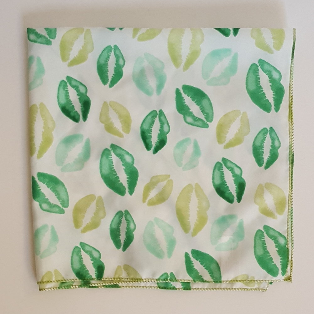 NWOT🍀Lips Bandana